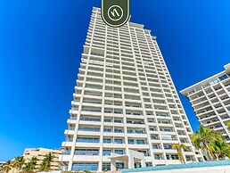 Beachfront Tropical 2 BR Condo - Pools - Gym