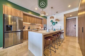 Beachfront Tropical 2 BR Condo - Pools - Gym