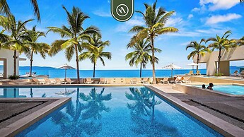 Beachfront Tropical 2 BR Condo - Pools - Gym