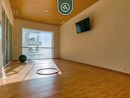 Beachfront Tropical 2 BR Condo - Pools - Gym