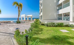 Beachfront Tropical 2 BR Condo - Pools - Gym