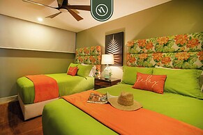 Beachfront Tropical 2 BR Condo - Pools - Gym