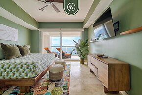 Beachfront Tropical 2 BR Condo - Pools - Gym
