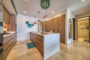 Beachfront Tropical 2 BR Condo - Pools - Gym