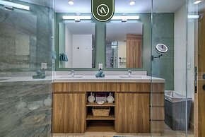 Beachfront Tropical 2 BR Condo - Pools - Gym