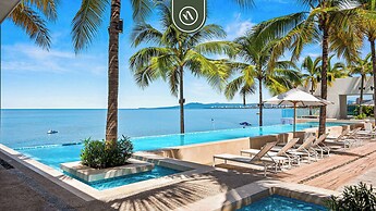 Beachfront Tropical 2 BR Condo - Pools - Gym