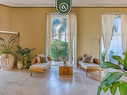 Beachfront Tropical 2 BR Condo - Pools - Gym