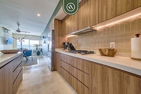 Beachfront Tropical 2 BR Condo - Pools - Gym
