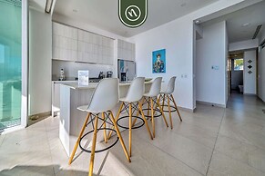 Oceanview Luxury Condo - Private Beach - Rooftpop