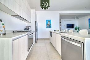 Oceanview Luxury Condo - Private Beach - Rooftpop