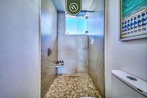 Oceanview Luxury Condo - Private Beach - Rooftpop