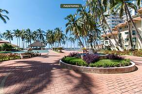 Beachfront 2BR Condo - Pool - Blue Flag Beach