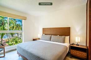Beachfront 2BR Condo - Pool - Blue Flag Beach