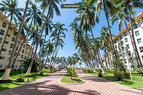 Beachfront 2BR Condo - Pool - Blue Flag Beach