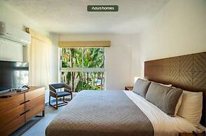 Beachfront 2BR Condo - Pool - Blue Flag Beach
