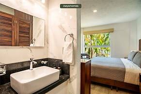 Beachfront 2BR Condo - Pool - Blue Flag Beach