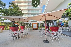 Beachfront 1 BR Condo With Multiple Pools - Gym