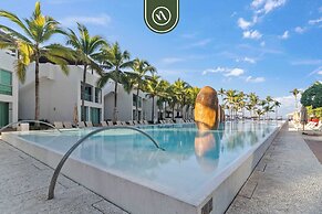 Beachfront 1 BR Condo With Multiple Pools - Gym