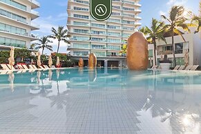 Beachfront 1 BR Condo With Multiple Pools - Gym