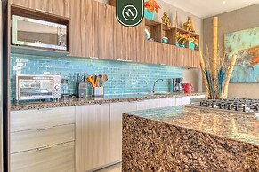 Great 2BR Condo With Rooftop Pool - Romantic Zone
