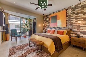 Great 2BR Condo With Rooftop Pool - Romantic Zone