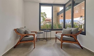 1BR Apartment - Private Balcony - Pool - Gym