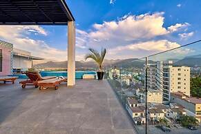 1BR Apartment - Private Balcony - Pool - Gym