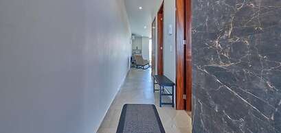 1BR Apartment - Private Balcony - Pool - Gym