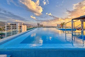 1BR Apartment - Private Balcony - Pool - Gym