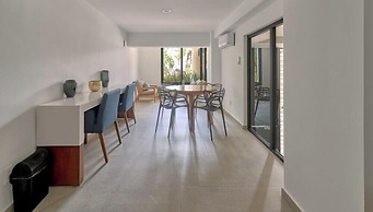 1BR Apartment - Private Balcony - Pool - Gym