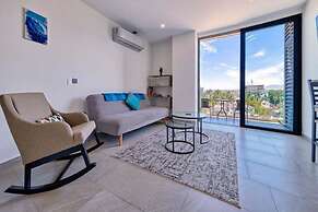 1BR Apartment - Private Balcony - Pool - Gym