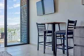 1BR Apartment - Private Balcony - Pool - Gym