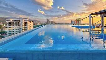 1BR Apartment - Private Balcony - Pool - Gym
