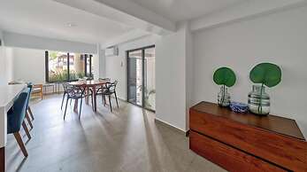 1BR Apartment - Private Balcony - Pool - Gym