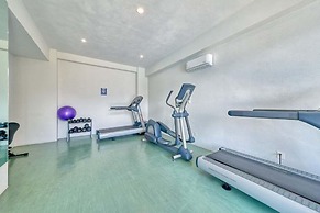 1BR Apartment - Private Balcony - Pool - Gym