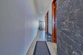 1BR Apartment - Private Balcony - Pool - Gym