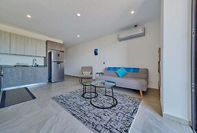 1BR Apartment - Private Balcony - Pool - Gym