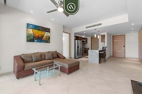 Oceanfront 2 BR Condo - Beach - Restaurant - Gym