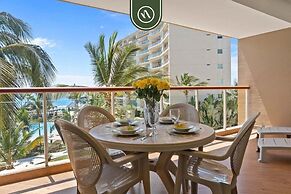 Oceanfront 2 BR Condo - Beach - Restaurant - Gym