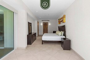 Oceanfront 2 BR Condo - Beach - Restaurant - Gym
