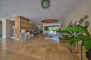 Oceanfront 2 BR Condo - Beach - Restaurant - Gym