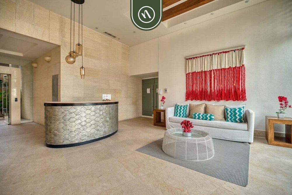 Oceanfront 2 BR Condo - Beach - Restaurant - Gym