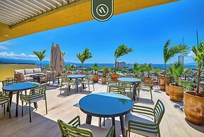 Corner 2 BR Condo - Rooftop Pool With Oceanview