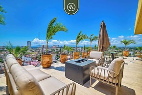 Corner 2 BR Condo - Rooftop Pool With Oceanview