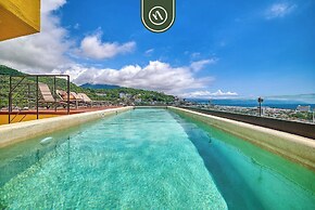 Corner 2 BR Condo - Rooftop Pool With Oceanview