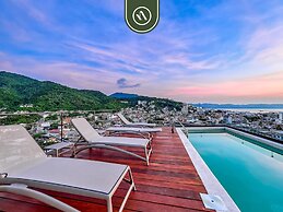 Corner 2 BR Condo - Rooftop Pool With Oceanview