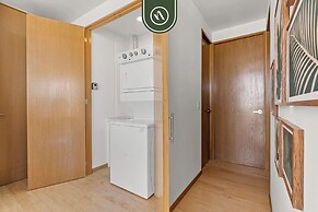 Corner 2 BR Condo - Rooftop Pool With Oceanview
