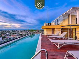 Corner 2 BR Condo - Rooftop Pool With Oceanview