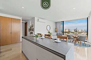 Corner 2 BR Condo - Rooftop Pool With Oceanview