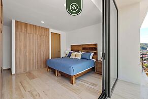 Corner 2 BR Condo - Rooftop Pool With Oceanview